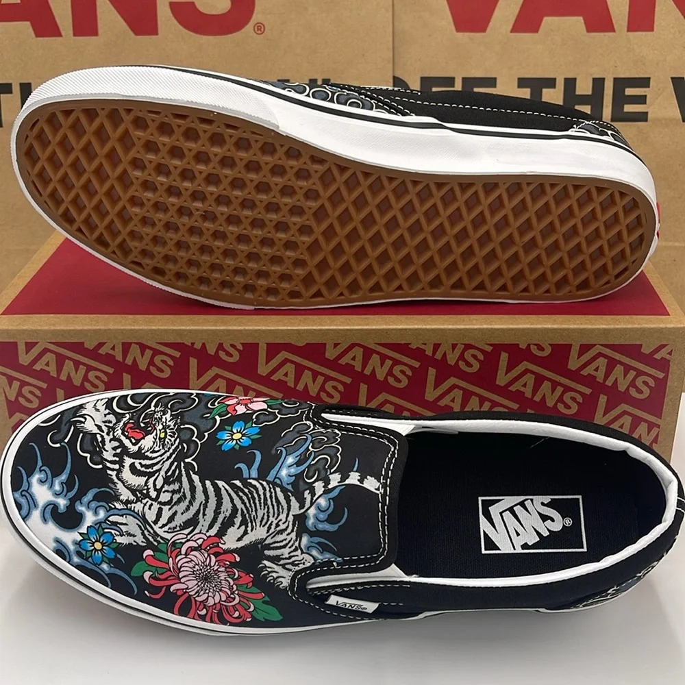 Vans WMNS Black Slip-On Shoes with Floral and Tiger Design Classic Slip On Snkrs - Picture 5 of 16